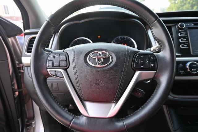 used 2016 Toyota Highlander car, priced at $22,157