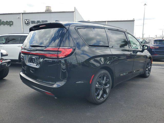 new 2024 Chrysler Pacifica car, priced at $51,022