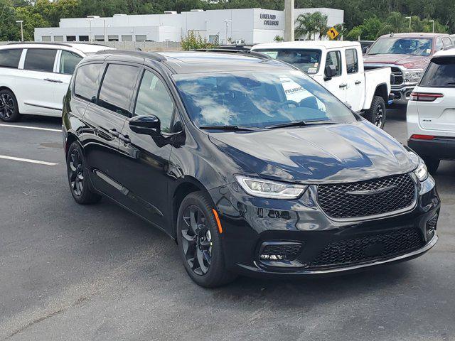 new 2024 Chrysler Pacifica car, priced at $51,022