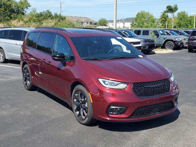 new 2023 Chrysler Pacifica car, priced at $47,376