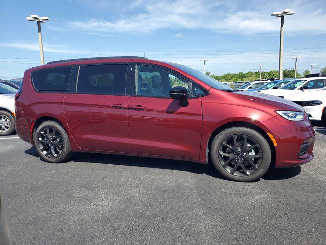 new 2023 Chrysler Pacifica car, priced at $47,376