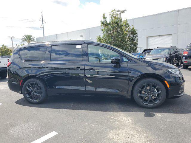 new 2024 Chrysler Pacifica car, priced at $54,106