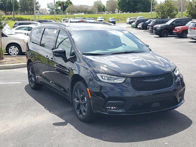 new 2024 Chrysler Pacifica car, priced at $54,106