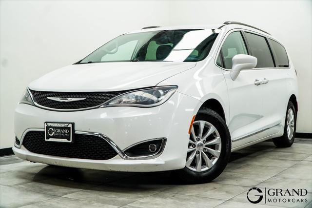 used 2017 Chrysler Pacifica car, priced at $10,400