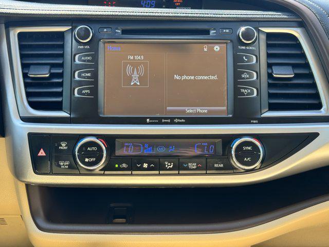 used 2019 Toyota Highlander car, priced at $21,900