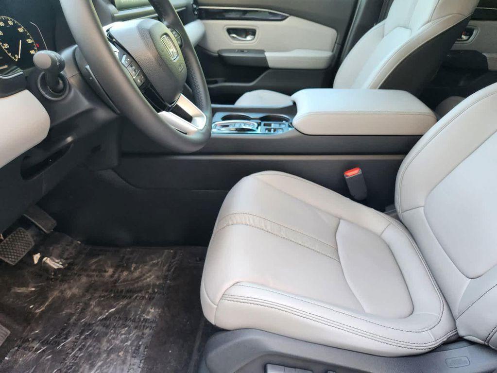 new 2025 Honda Pilot car, priced at $44,995