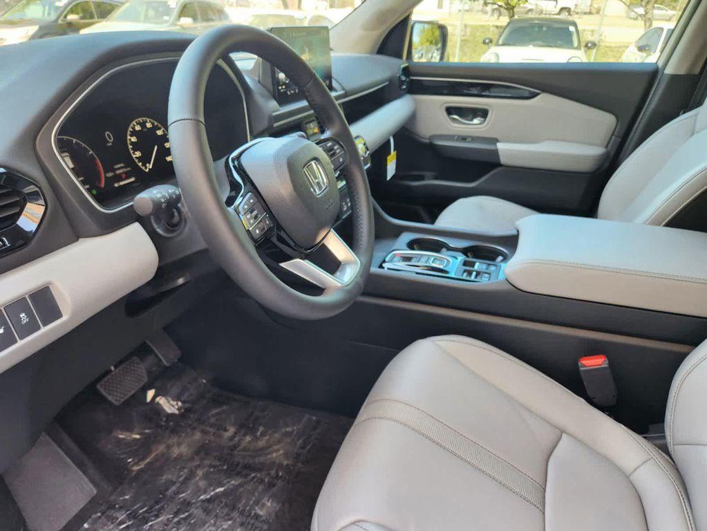 new 2025 Honda Pilot car, priced at $44,995