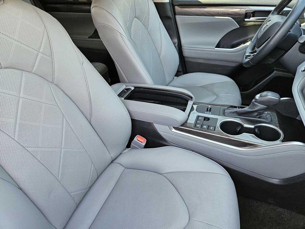 used 2024 Toyota Highlander Hybrid car, priced at $53,174