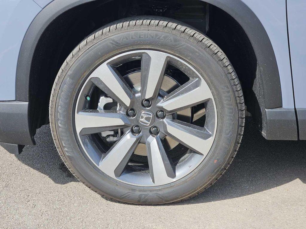 new 2025 Honda Pilot car, priced at $52,280