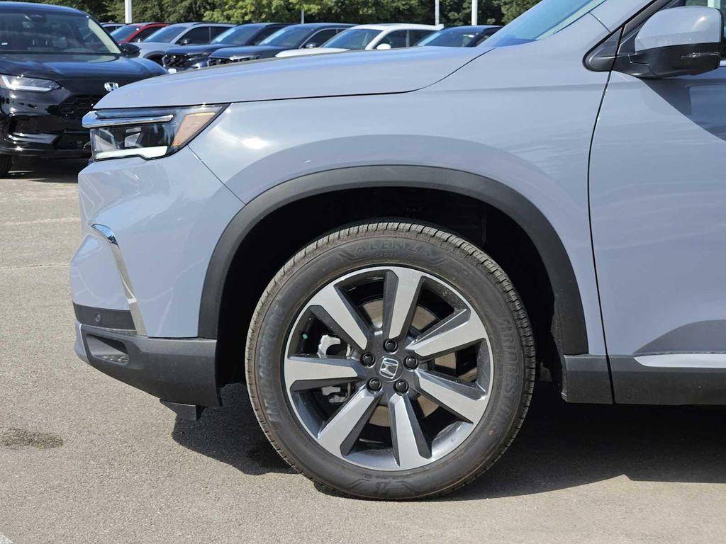 new 2025 Honda Pilot car, priced at $52,280
