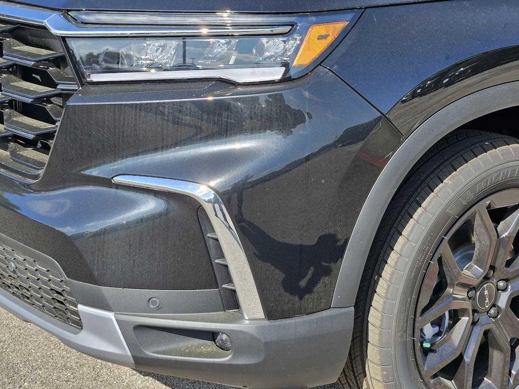new 2025 Honda Pilot car, priced at $50,850