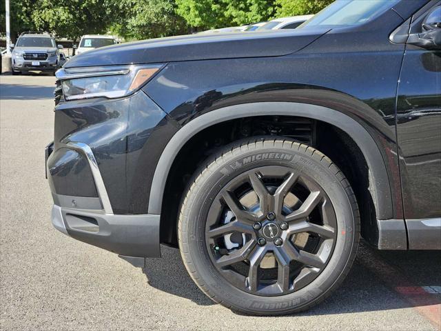 new 2025 Honda Pilot car, priced at $50,850