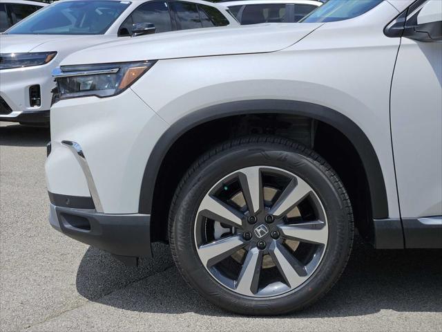new 2025 Honda Pilot car, priced at $53,225