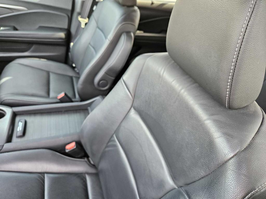 used 2022 Honda Pilot car, priced at $27,664