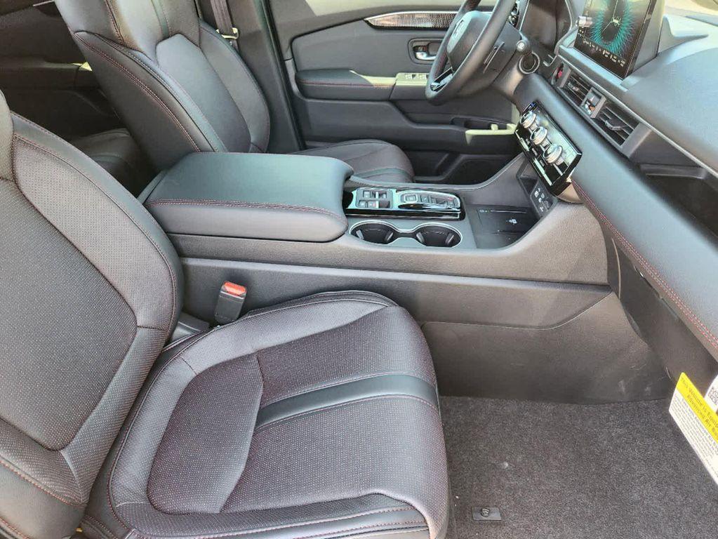 new 2025 Honda Pilot car, priced at $56,530
