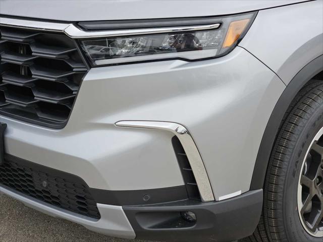 new 2025 Honda Pilot car, priced at $49,250