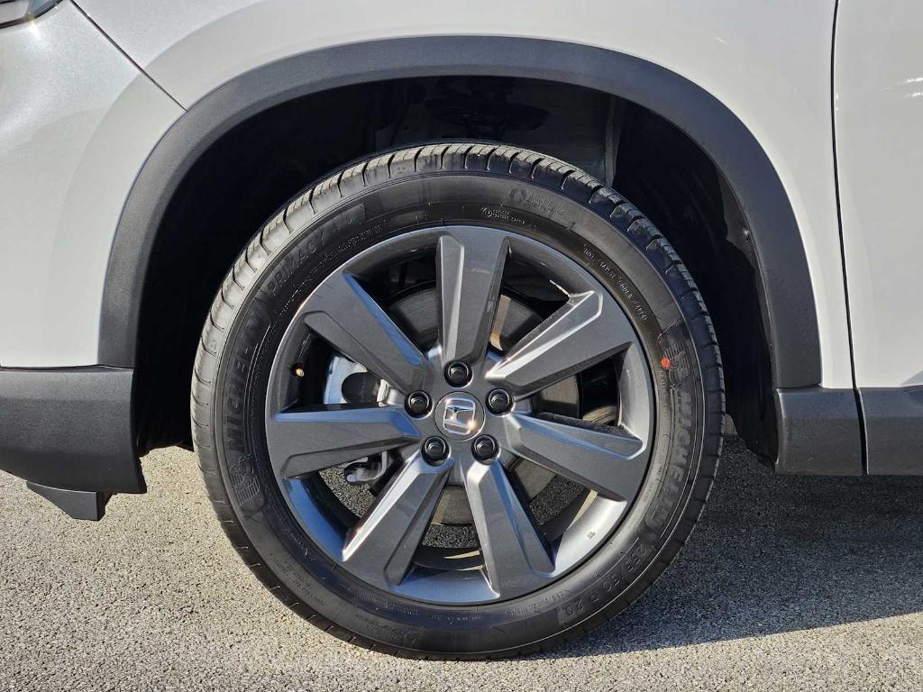 used 2025 Honda Pilot car, priced at $39,977