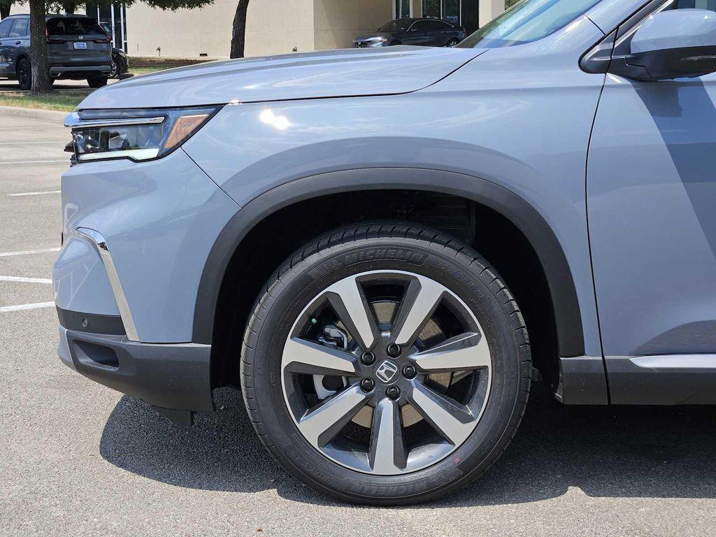new 2025 Honda Pilot car, priced at $50,135