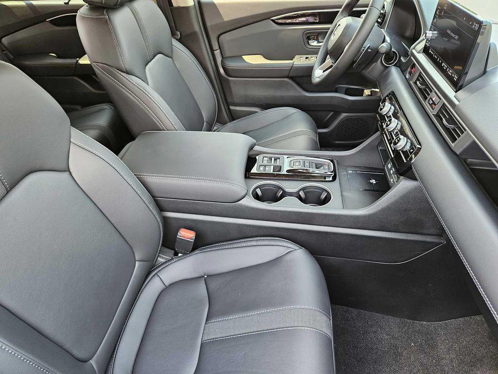 new 2025 Honda Pilot car, priced at $50,135