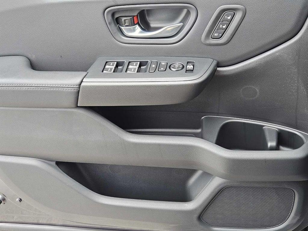 new 2025 Honda Pilot car, priced at $50,850