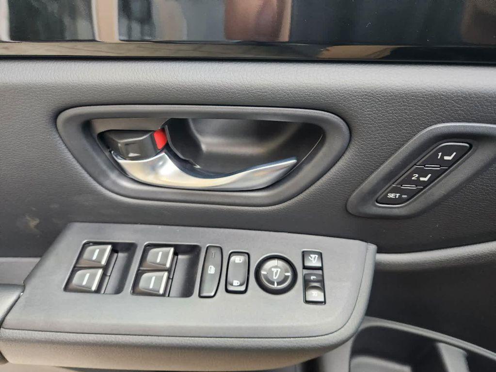 new 2025 Honda Pilot car, priced at $51,350