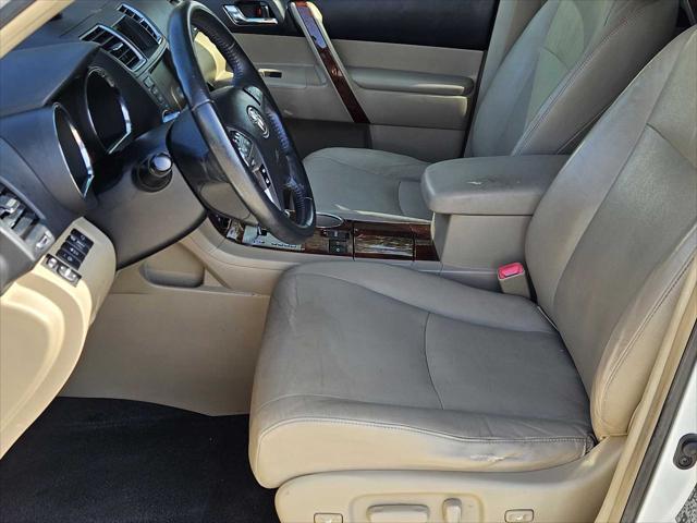 used 2012 Toyota Highlander Hybrid car, priced at $12,756