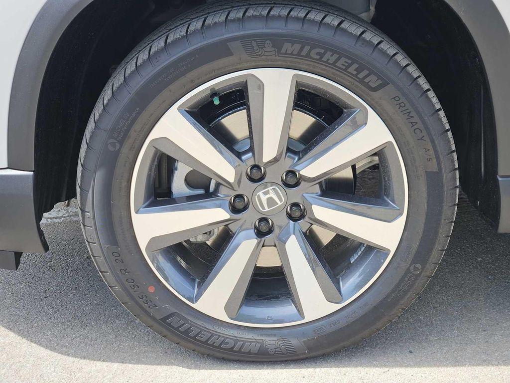 new 2025 Honda Pilot car, priced at $50,180
