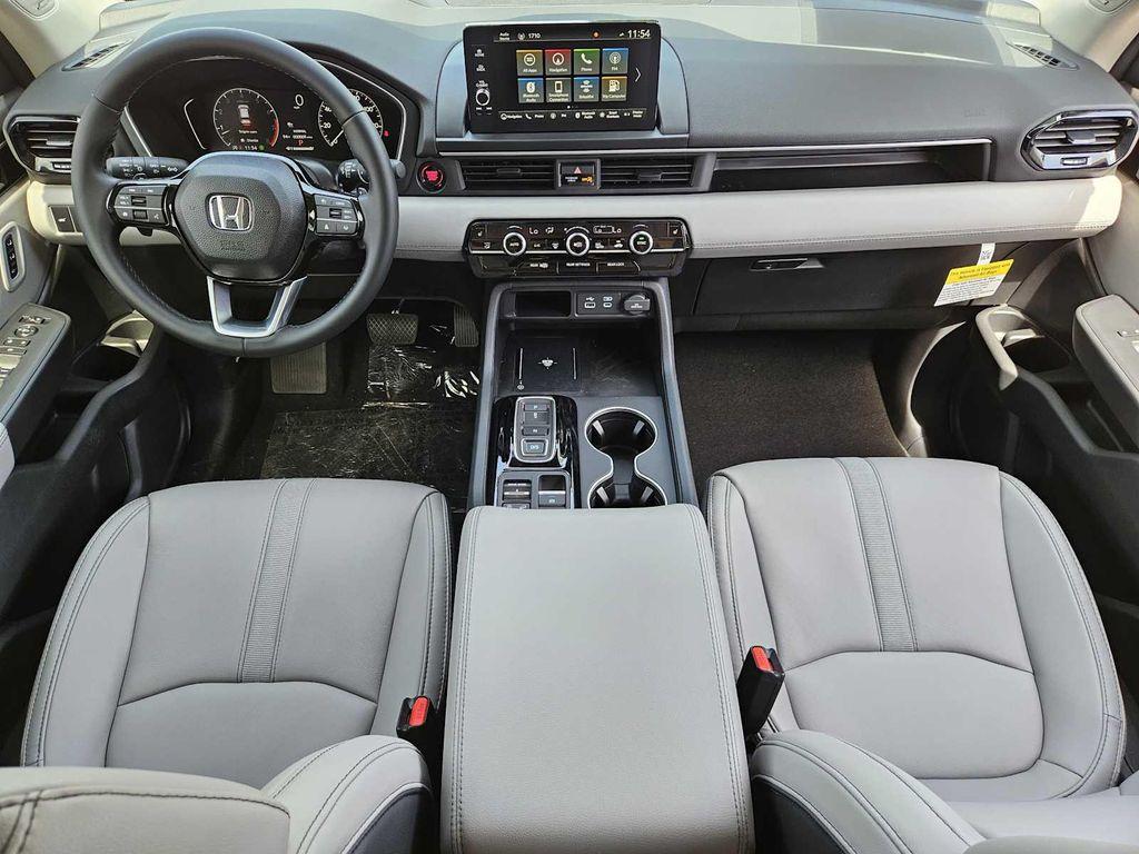new 2025 Honda Pilot car, priced at $50,180