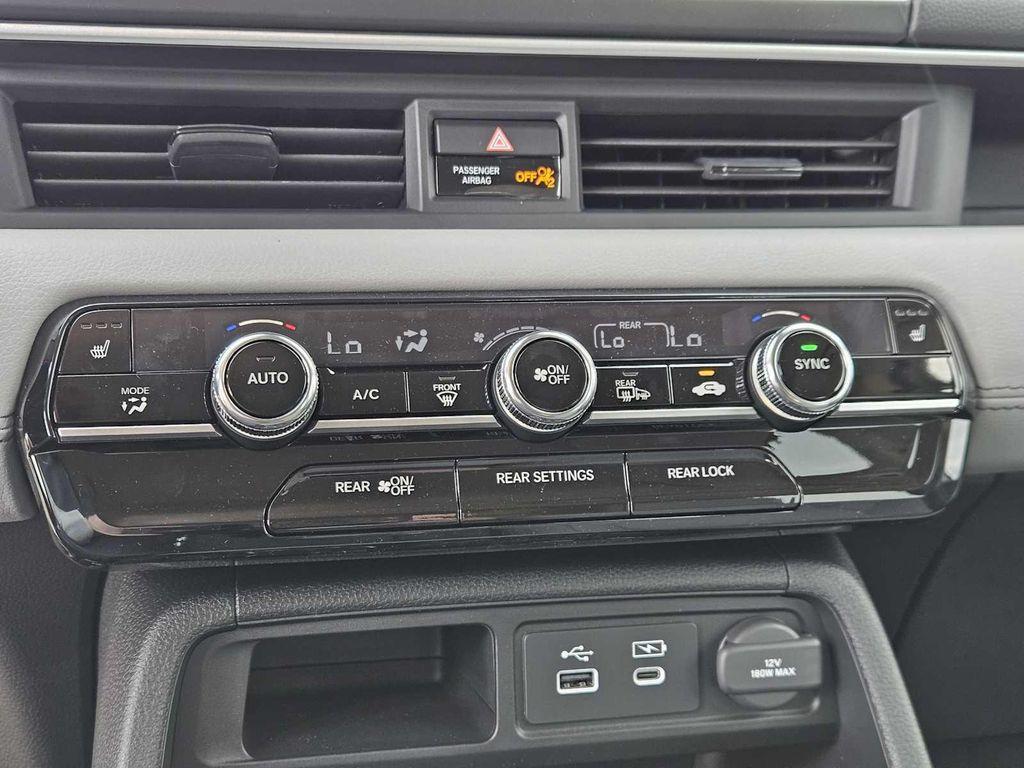 new 2025 Honda Pilot car, priced at $50,180