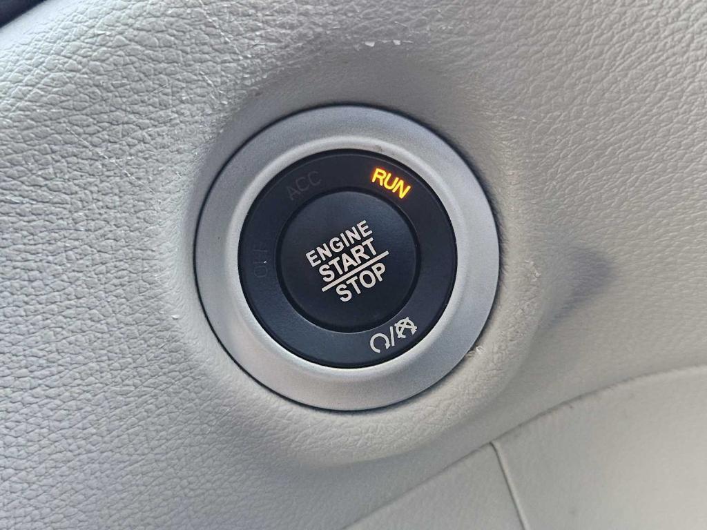 used 2023 Chrysler Pacifica car, priced at $18,526