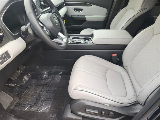 new 2025 Honda Pilot car, priced at $54,985