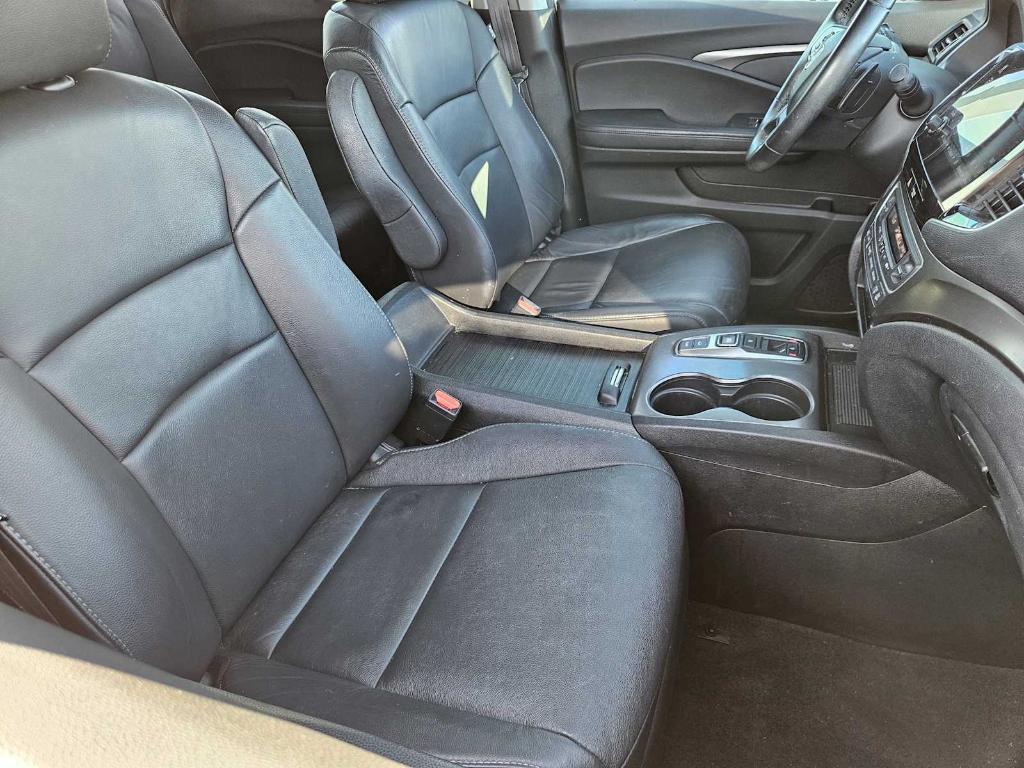 used 2022 Honda Pilot car, priced at $27,505
