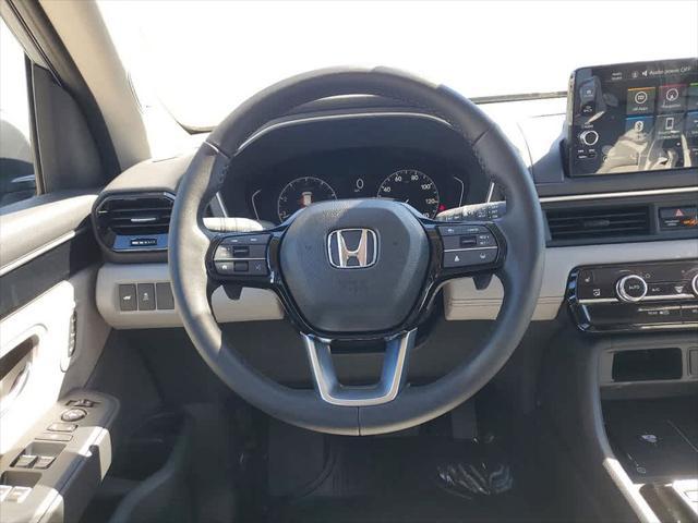 new 2025 Honda Pilot car, priced at $50,670