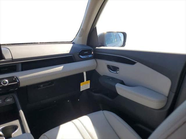 new 2025 Honda Pilot car, priced at $50,670
