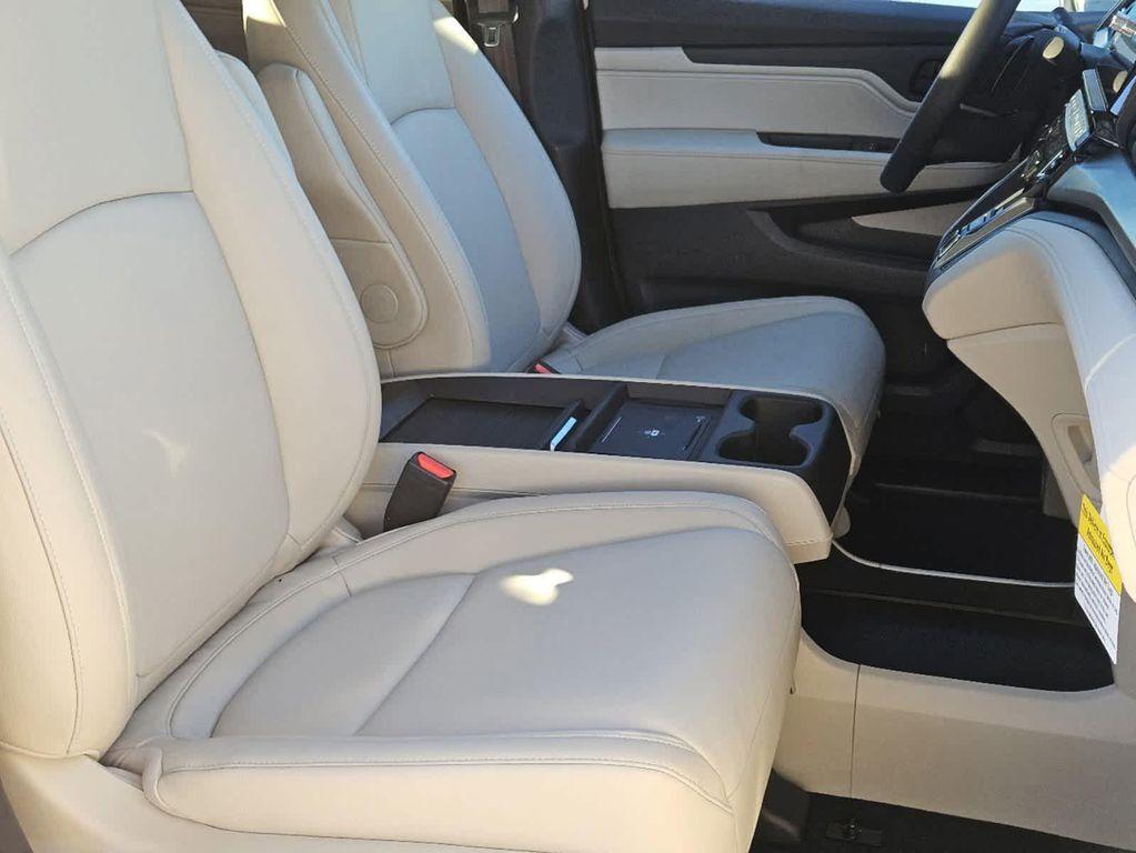 new 2026 Honda Odyssey car, priced at $45,685