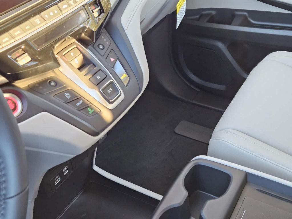 new 2026 Honda Odyssey car, priced at $45,685