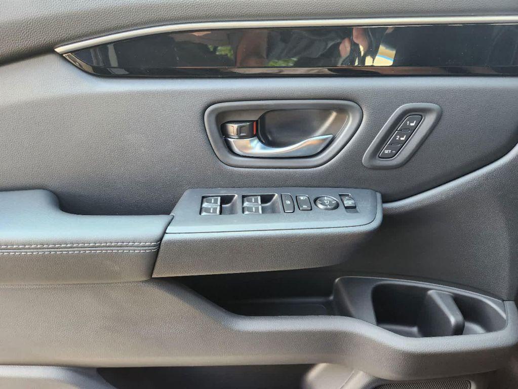 new 2025 Honda Pilot car, priced at $44,995