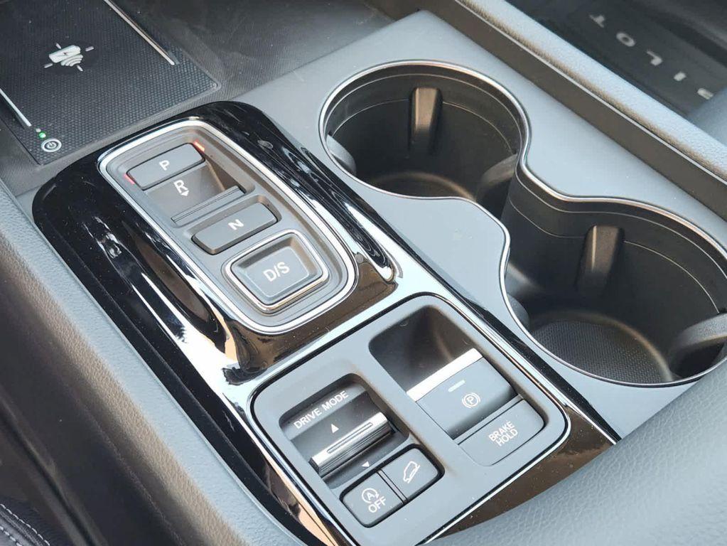 new 2025 Honda Pilot car, priced at $44,995