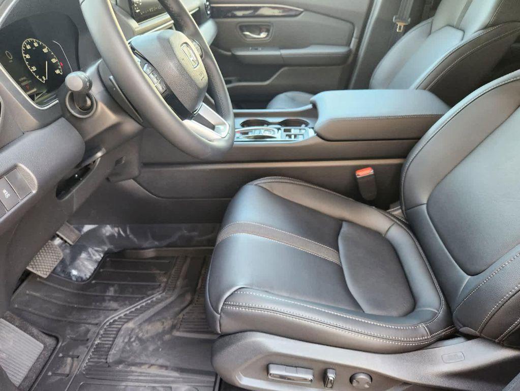 new 2025 Honda Pilot car, priced at $44,995