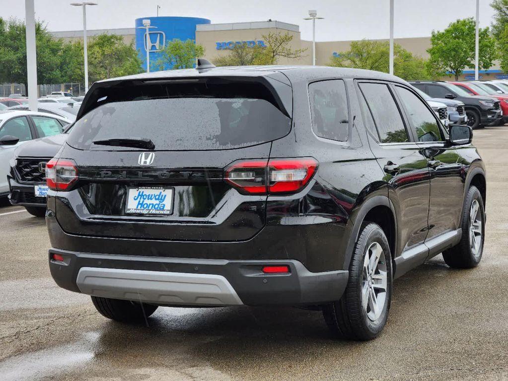 new 2025 Honda Pilot car, priced at $44,995