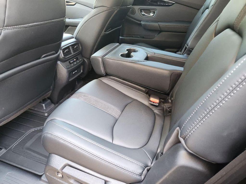 new 2025 Honda Pilot car, priced at $44,995