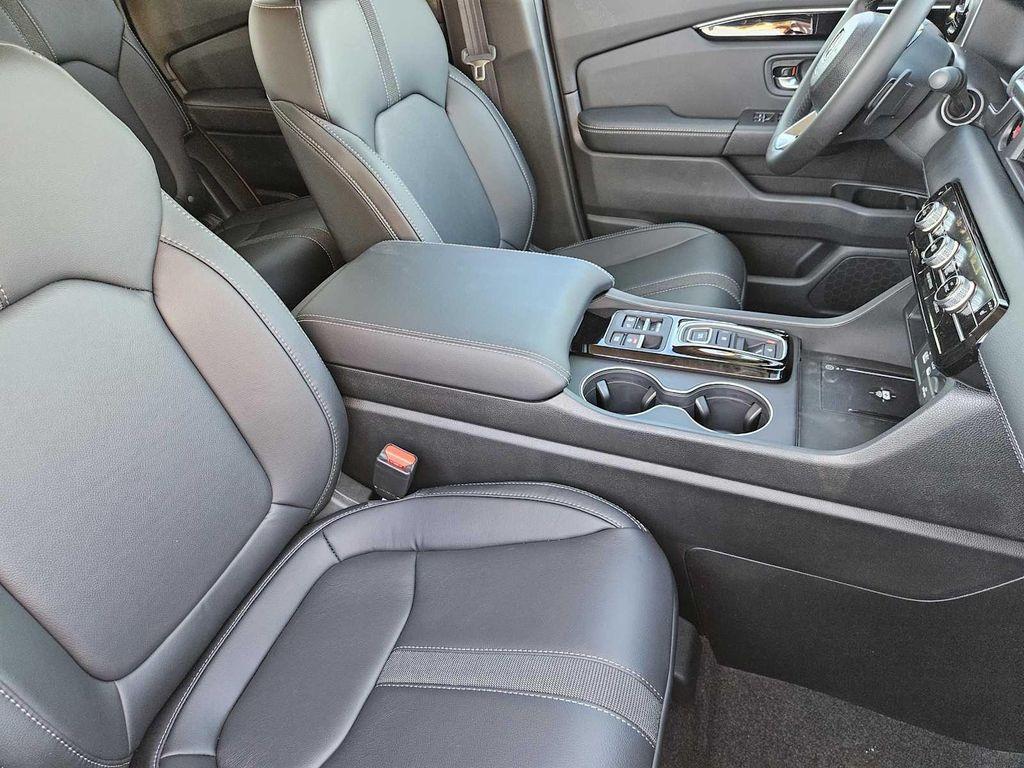 new 2025 Honda Pilot car, priced at $48,280