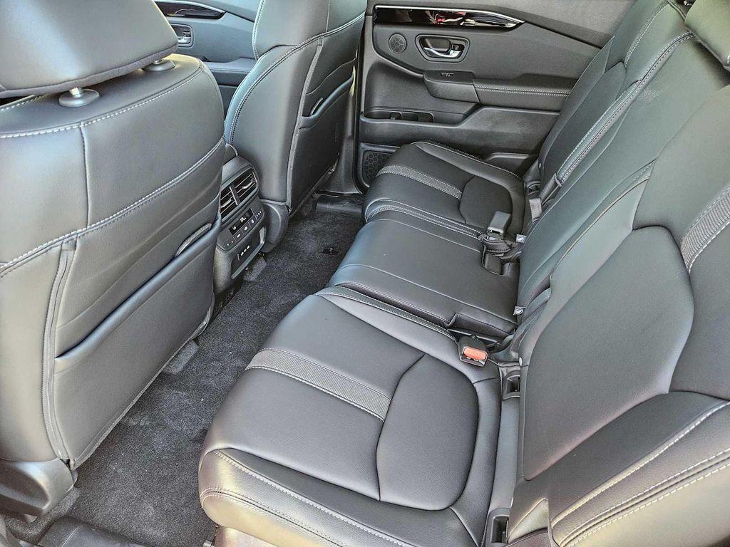 new 2025 Honda Pilot car, priced at $48,280