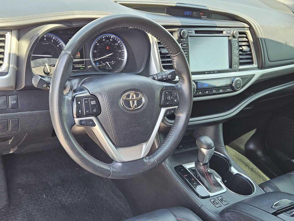 used 2019 Toyota Highlander car, priced at $21,700