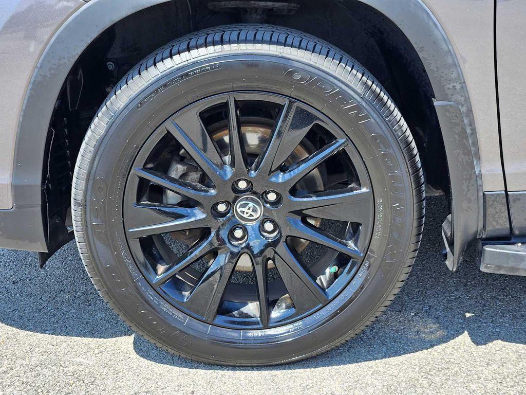 used 2019 Toyota Highlander car, priced at $21,700
