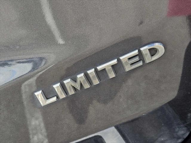 used 2015 Jeep Grand Cherokee car, priced at $11,217