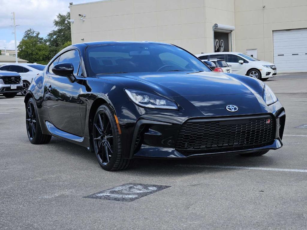 used 2023 Toyota GR86 car, priced at $30,670