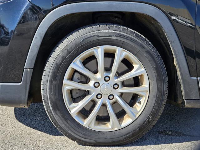 used 2019 Jeep Cherokee car, priced at $12,931