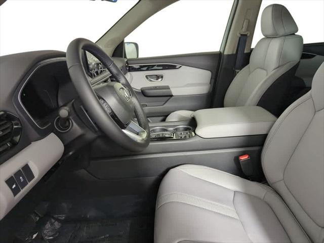 new 2025 Honda Pilot car, priced at $52,950