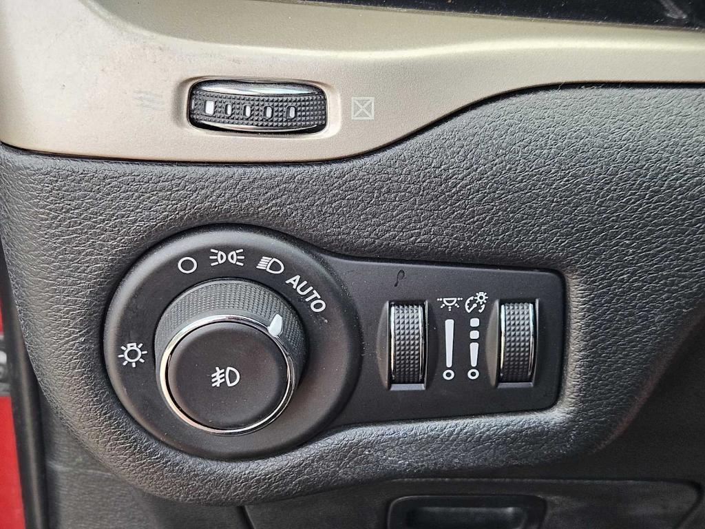 used 2015 Jeep Cherokee car, priced at $10,236